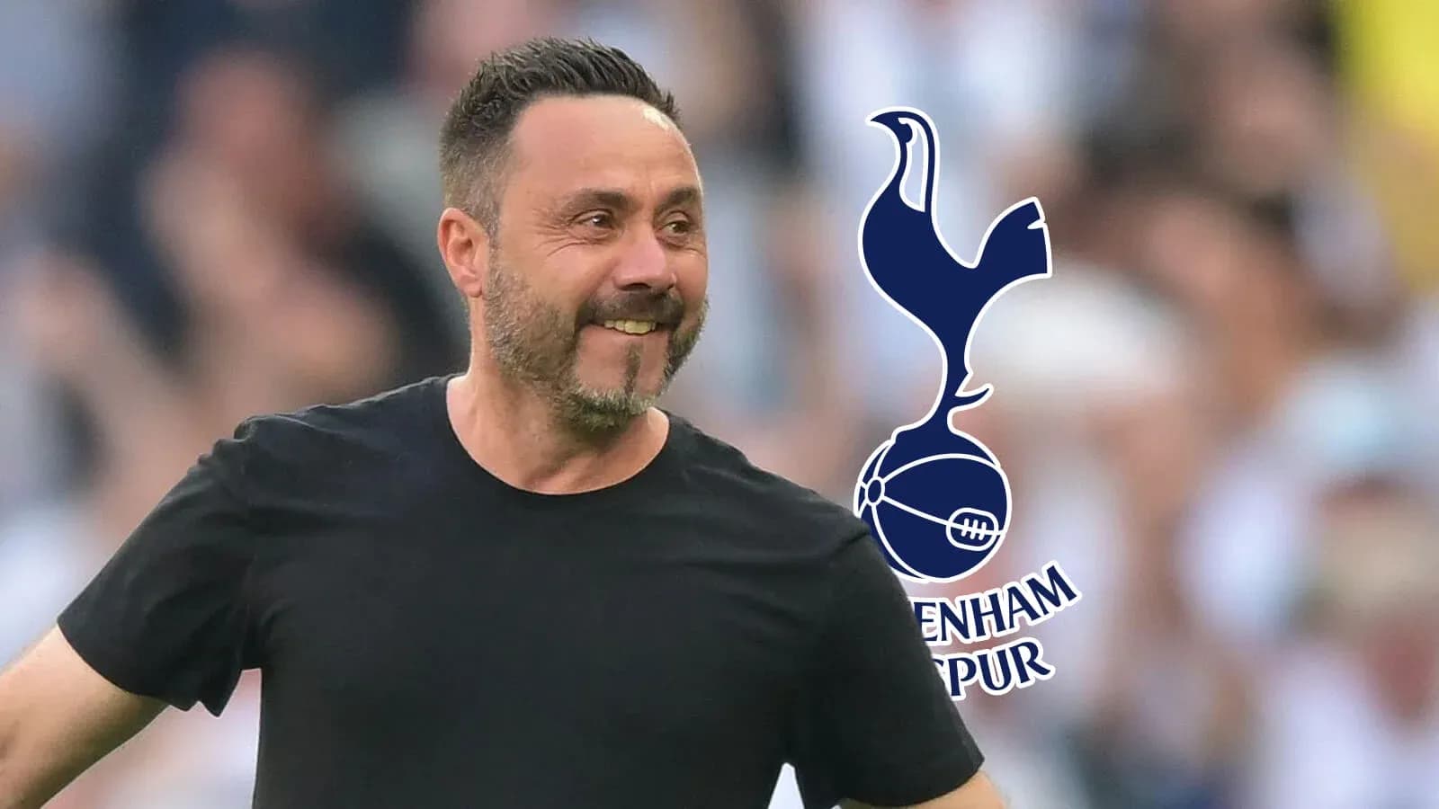 Entrenador sonriente durante partido de Tottenham