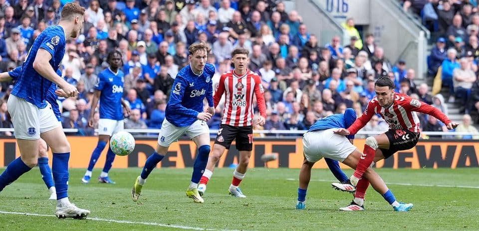Acción de un partido entre Everton y Sunderland