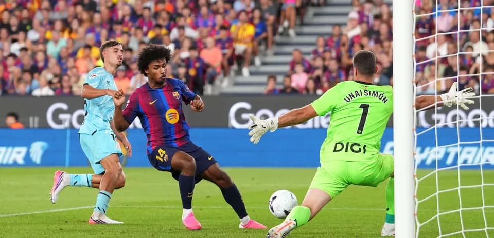 Un jugador de Barcelona dispara a puerta