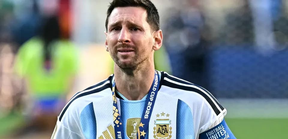 Lionel Messi con medalla tras partido de Copa Mundial