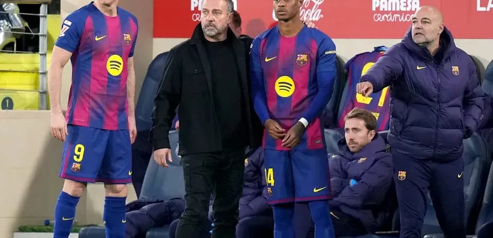 Jugadores del Barcelona en el banquillo durante el partido