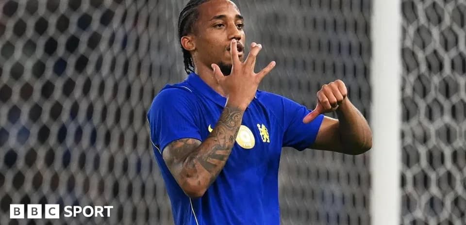 Jugador mostrando un gesto durante un partido