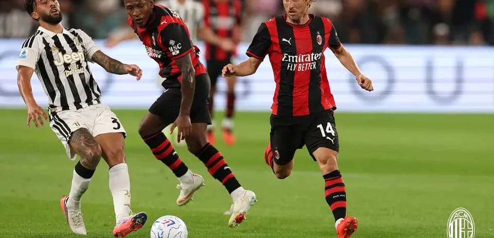 Jugadores de Juventus y AC Milan en acción