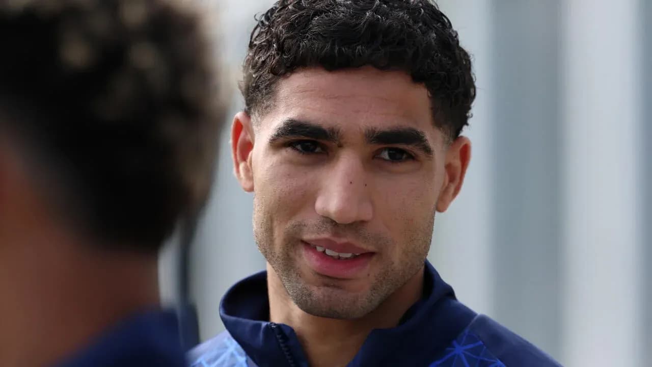 Jugador sonriendo durante la sesión de entrenamiento