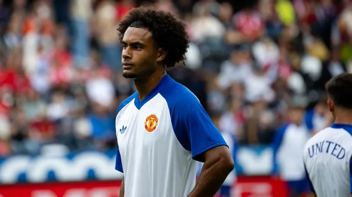 Jugador de Manchester United en calentamiento antes del partido