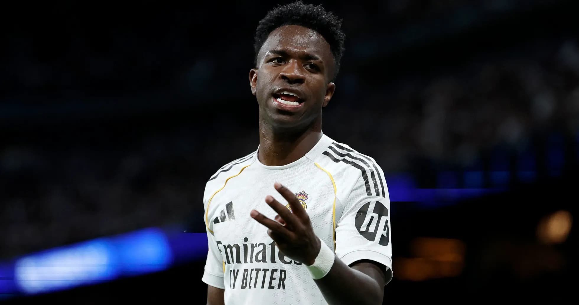Vinícius Júnior gesticulando durante un partido