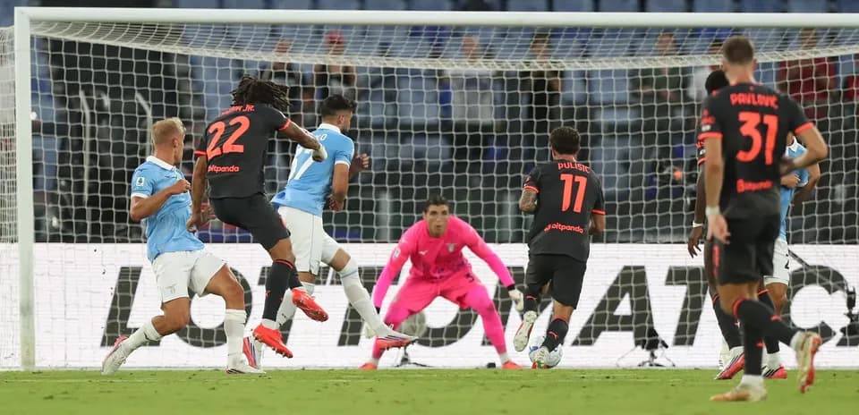 Gol de Lazio contra AC Milan en partido de Serie A