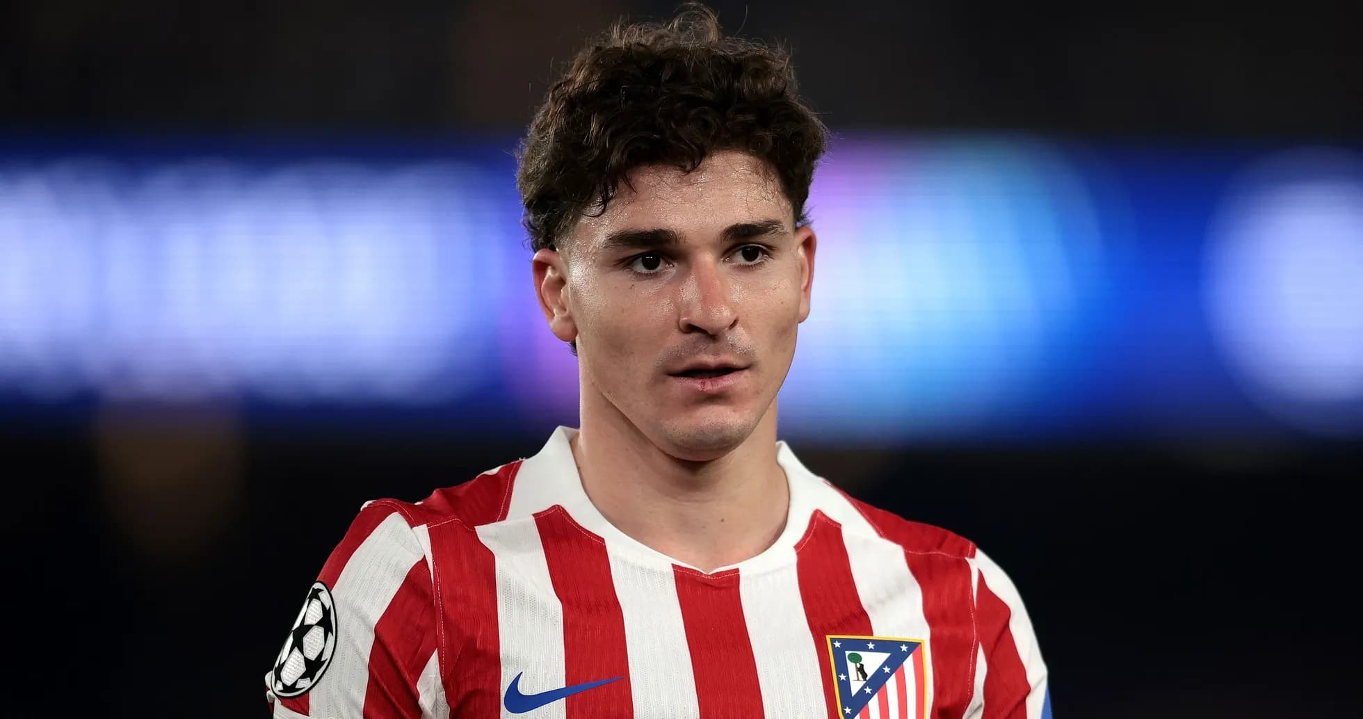 Jugador de Atlético de Madrid en campo durante partido