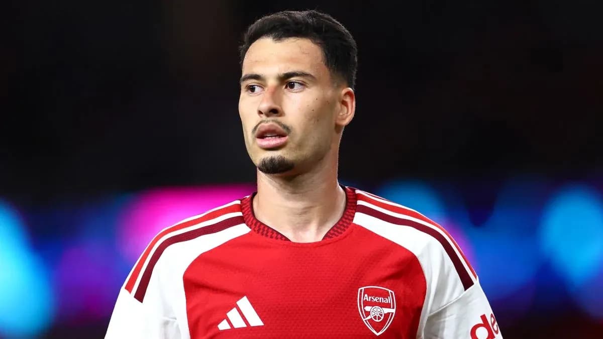 Jugador de Arsenal en el campo durante un partido