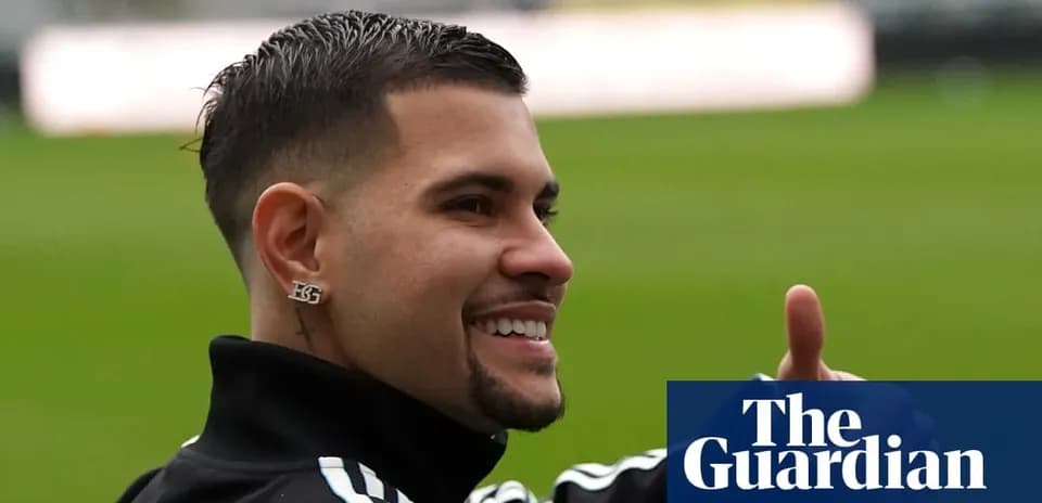 Jugador sonriendo y haciendo un pulgar arriba