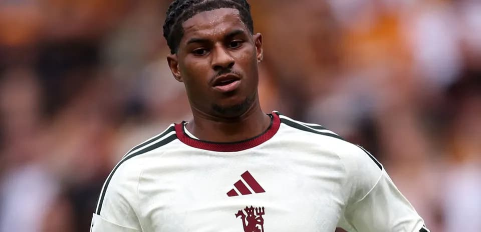 Jugador con camiseta blanca durante un partido