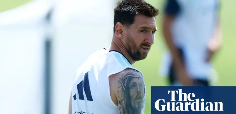 Lionel Messi entrenando en sesión al aire libre