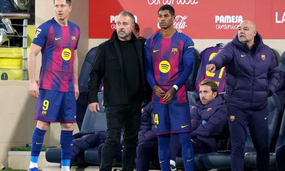 Jugadores del FC Barcelona en la banca durante el partido