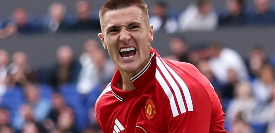 Jugador de Manchester United celebrando en el campo