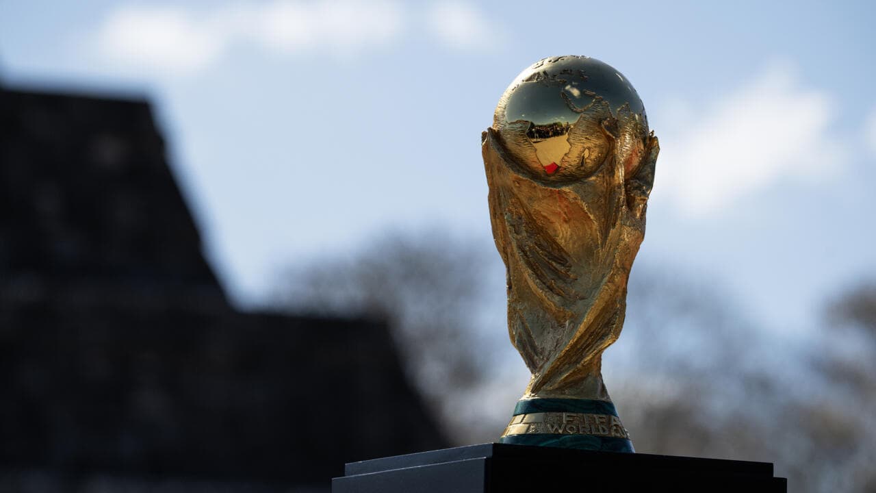 Trofeo de la Copa Mundial sobre pedestal