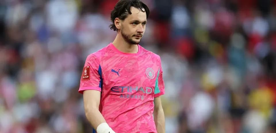 Portero de Manchester City en el campo
