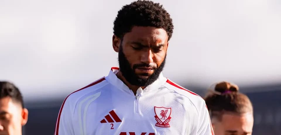 Jugador de Liverpool FC en sesión de entrenamiento