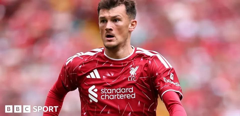 Jugador de Liverpool en acción durante un partido