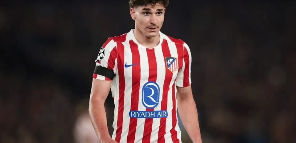 Jugador de Atlético de Madrid en acción en el campo