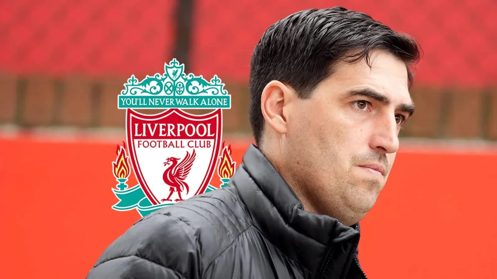Entrenador de Liverpool en fondo de estadio