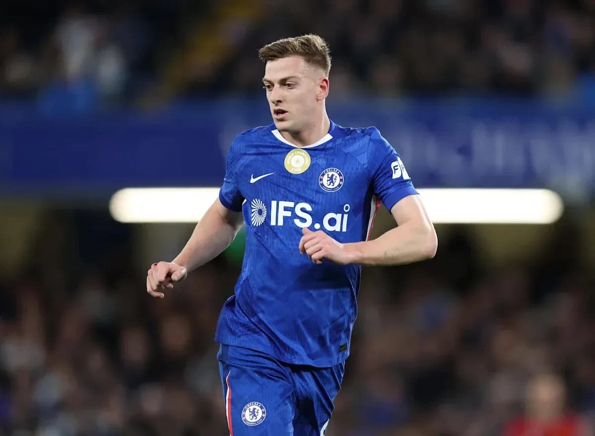 Jugador de Chelsea corriendo durante un partido