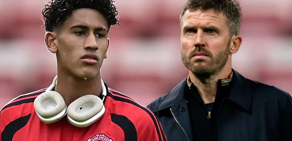 Jugador de Manchester United y entrenador en la grada