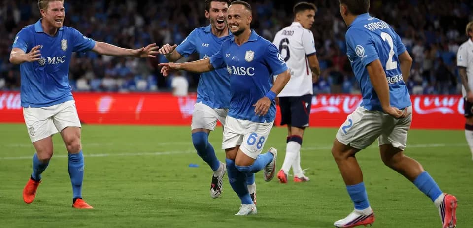 Jugadores de Napoli celebrando un gol