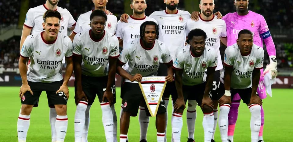 Equipo del AC Milan posando antes del partido