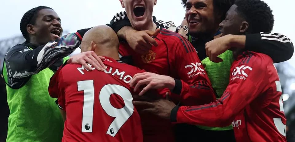 Jugadores de Manchester United celebrando un gol