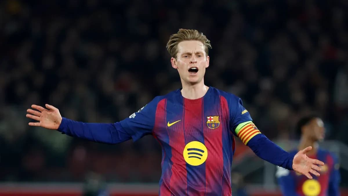 Jugador del FC Barcelona señalando durante el partido