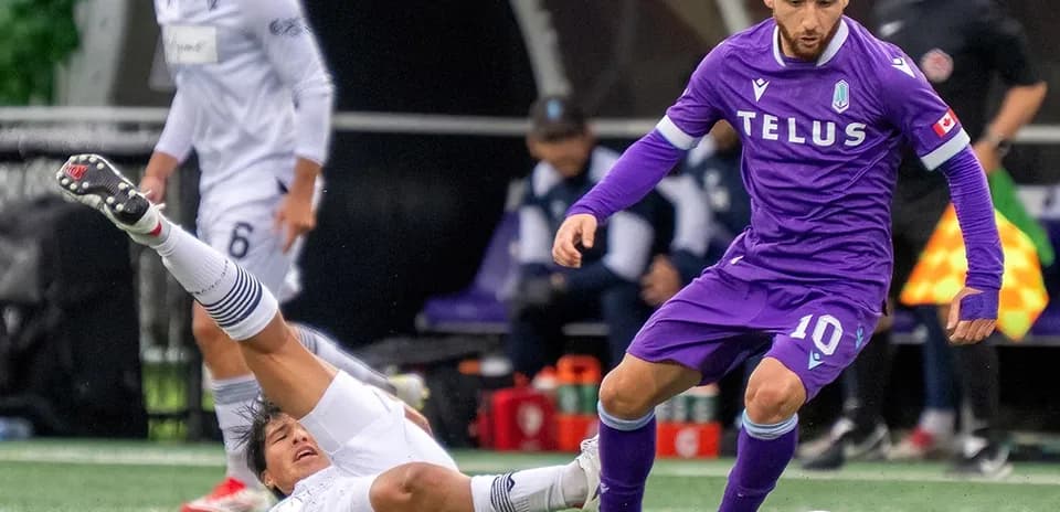 Vancouver FC contra Pacific FC en acción