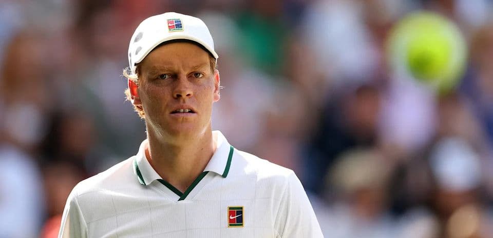Jannik Sinner Regresa al Tenis en Beijing con Novak Djokovic Presente