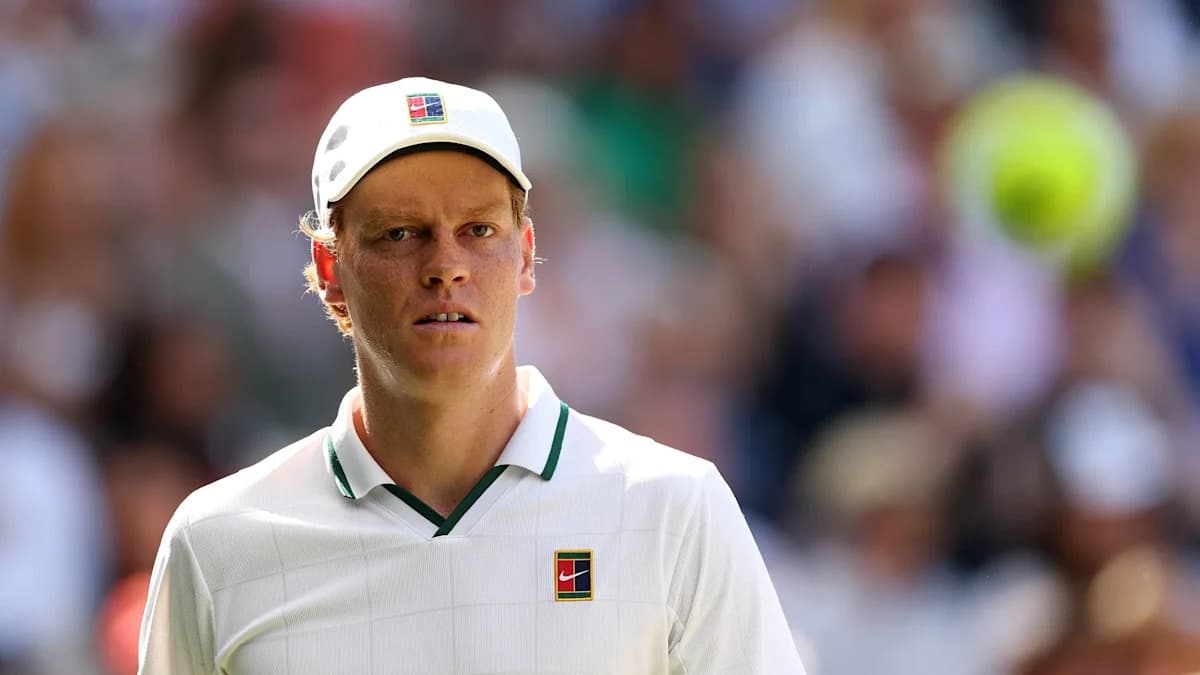 Jannik Sinner Regresa al Tenis en Beijing con Novak Djokovic Presente