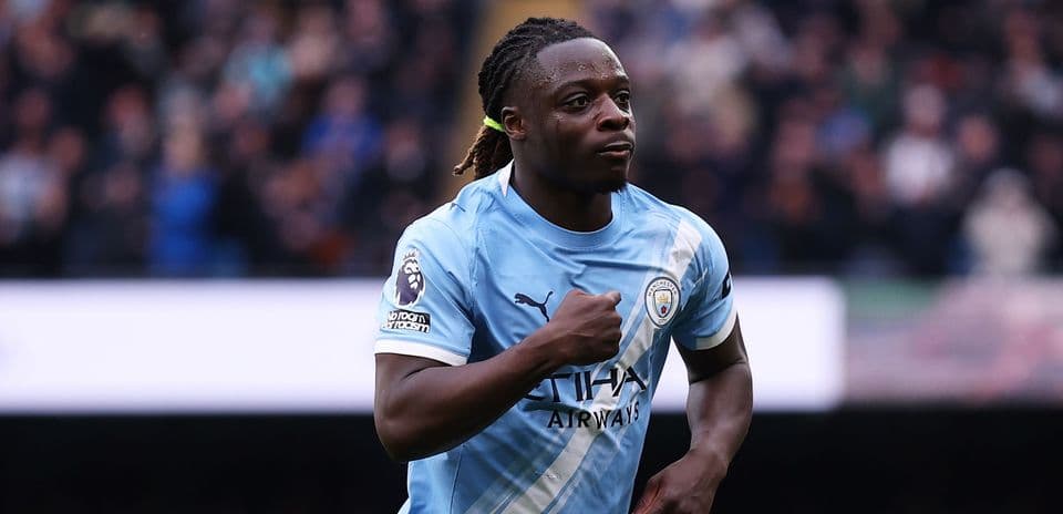 Jeremy Doku renueva contrato con Manchester City hasta 2031