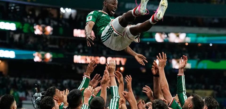 México rompe sequía en eliminación directa y vence a Ecuador para avanzar a octavos de final