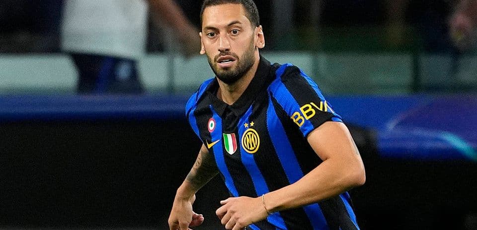 Hakan Calhanoglu se perderá el duelo crucial contra Roma por lesión en el muslo