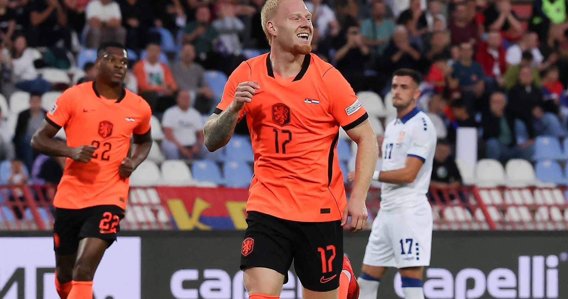 Mexx Meerdink brilla con dos goles en su debut completo y lidera victoria de Países Bajos en Serbia