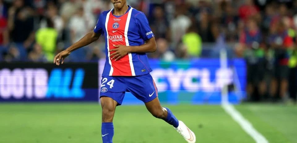Senny Mayulu se lesiona durante un partido con la selección sub-21 de Francia