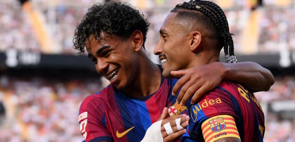 Raphinha iguala récord de Messi y Lamine Yamal marca dos veces en la goleada del Barcelona ante Valencia