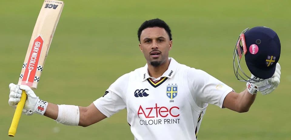 Emilio Gay brilla con 141 para un gran inicio de Durham en Old Trafford
