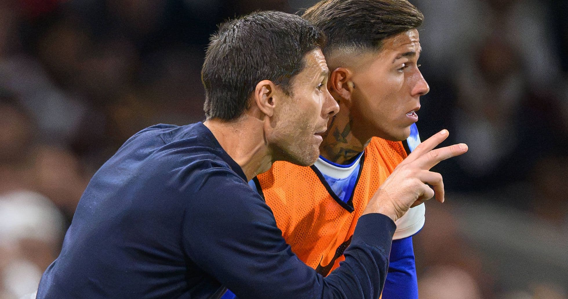 Xabi Alonso ofrece actualización sobre los futuros de Enzo Fernández y Pedro Neto en Chelsea mientras se acerca la posible transferencia récord a Manchester City