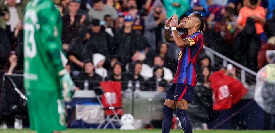Raphinha deslumbra con hat-trick y revela el secreto detrás de la racha imparable del Barcelona