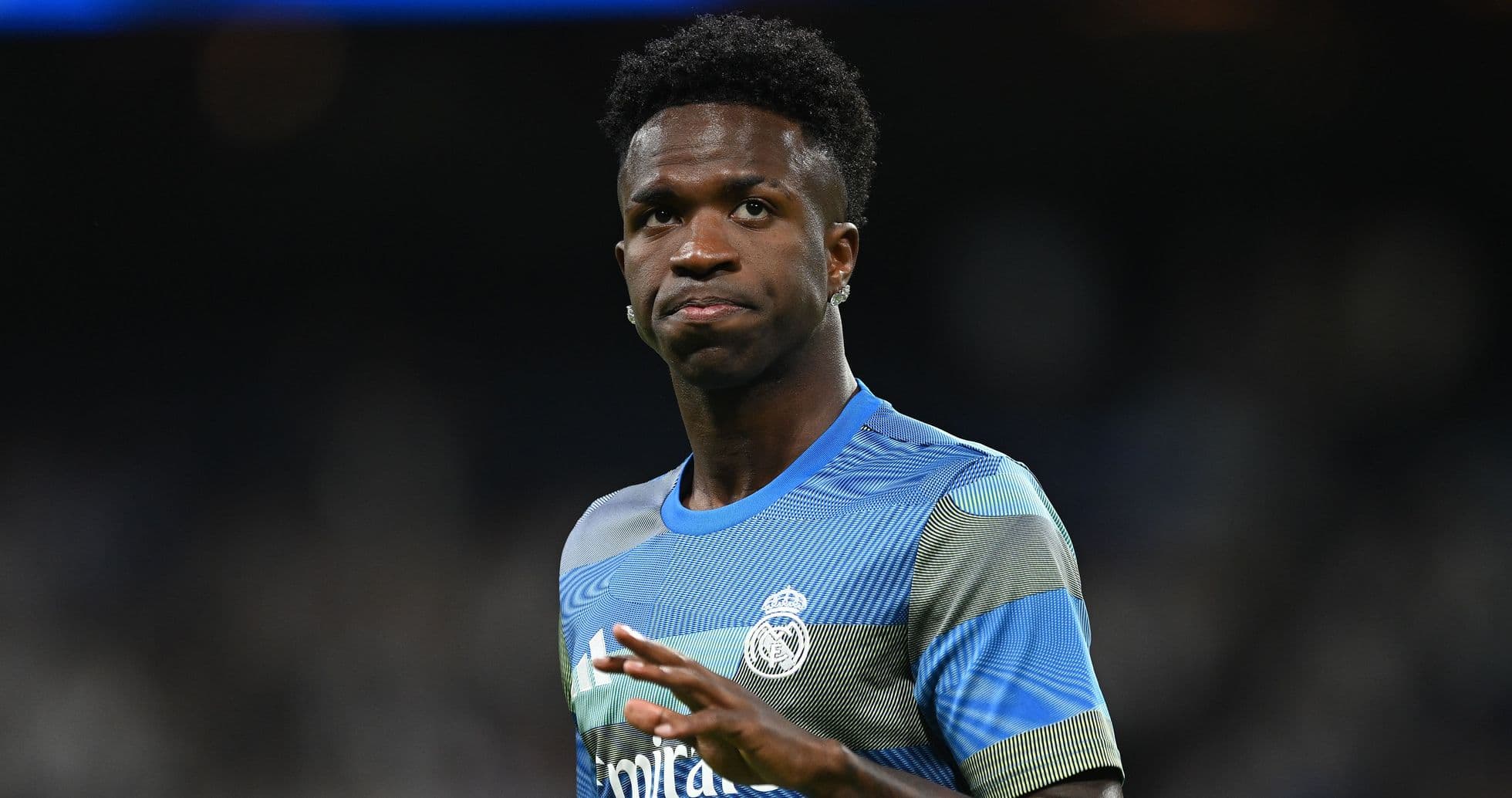 Vinicius vuelve a Madrid para exámenes médicos en medio de dudas sobre su futuro