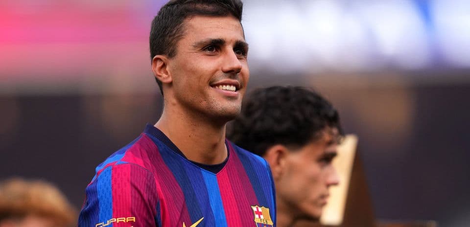 Hansi Flick revela cuándo debutará Rodri con el Barcelona ante Athletic Club