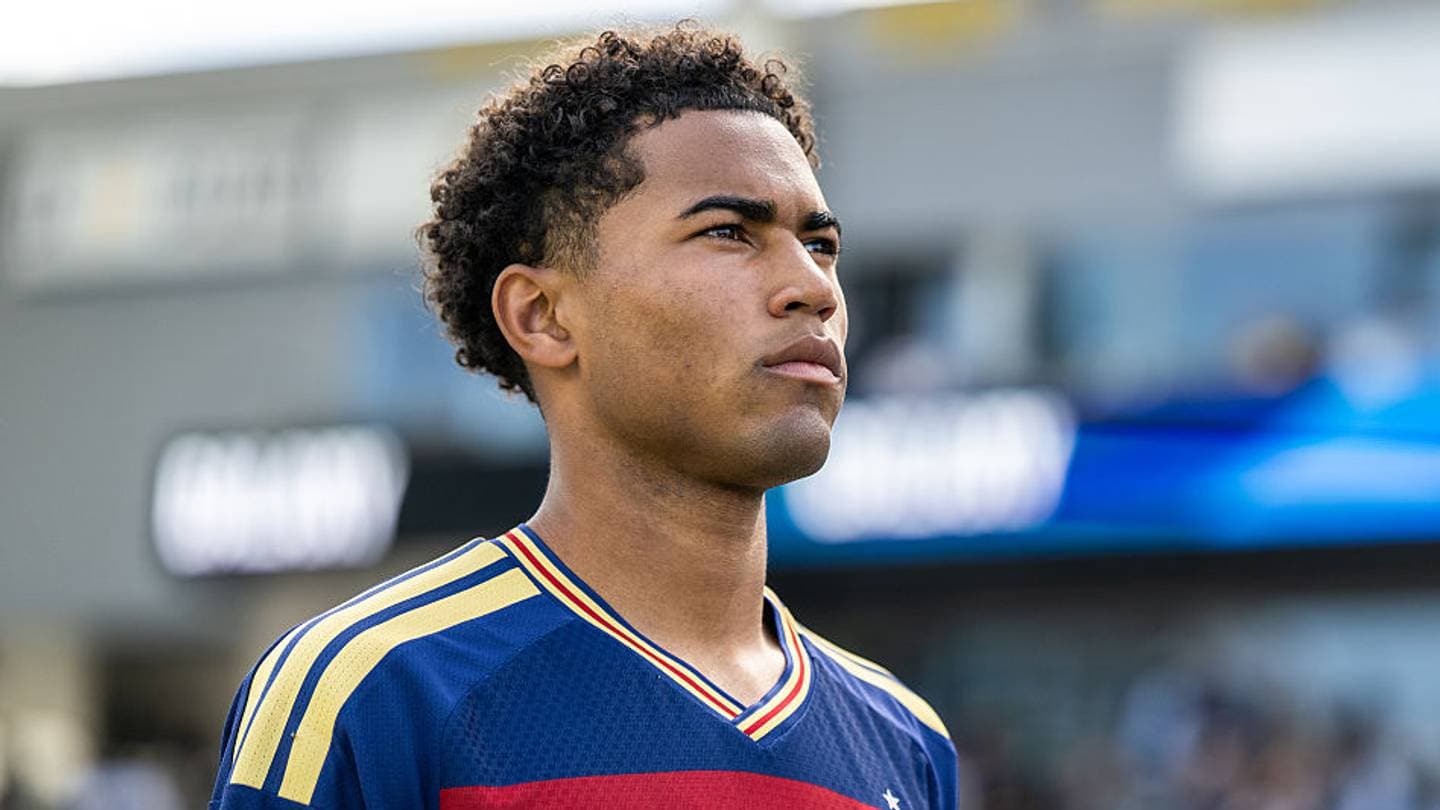 Joven Promesa Estadounidense Zavier Gozo Ficha con Crystal Palace