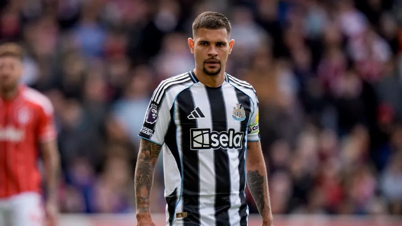 Jugador de Newcastle en el campo durante partido Jugador de Newcastle en el campo durante partido