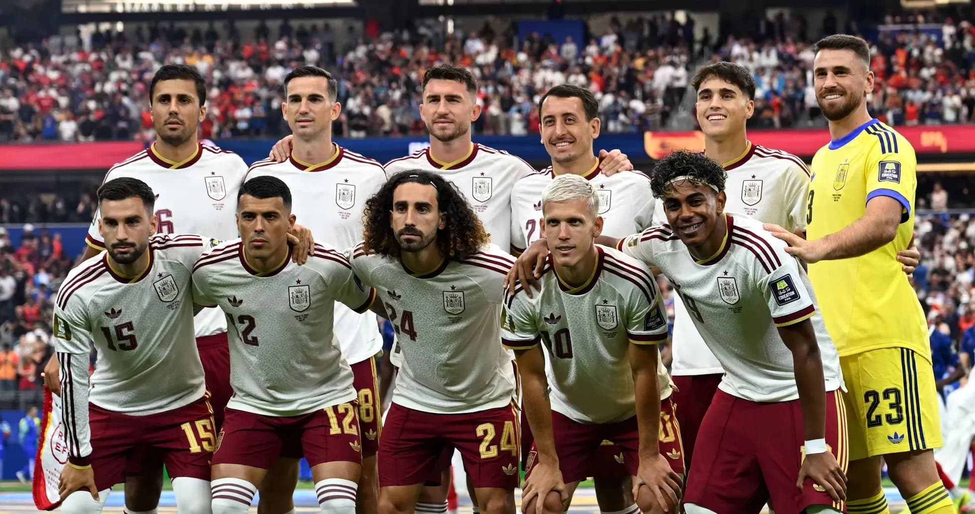 Equipo de fútbol de España posando antes del partido Equipo de fútbol de España posando antes del partido