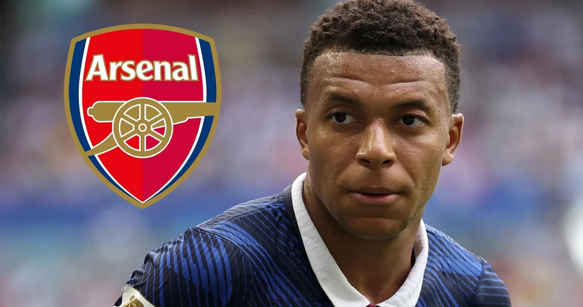 Jugador de fútbol con logo de Arsenal de fondo Jugador de fútbol con logo de Arsenal de fondo