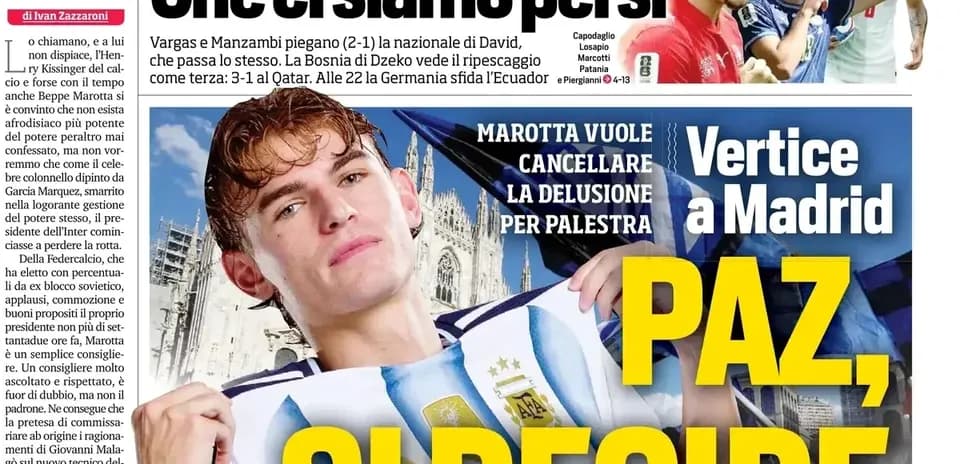Portada de periódico con jugador de fútbol argentino Portada de periódico con jugador de fútbol argentino