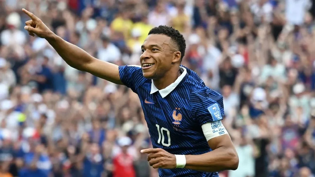 Kylian Mbappé celebra un gol con Francia Kylian Mbappé celebra un gol con Francia